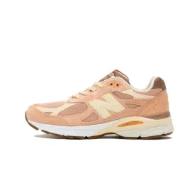 New Balance 990v3 MiUSA size? Exclusive Orange Cream