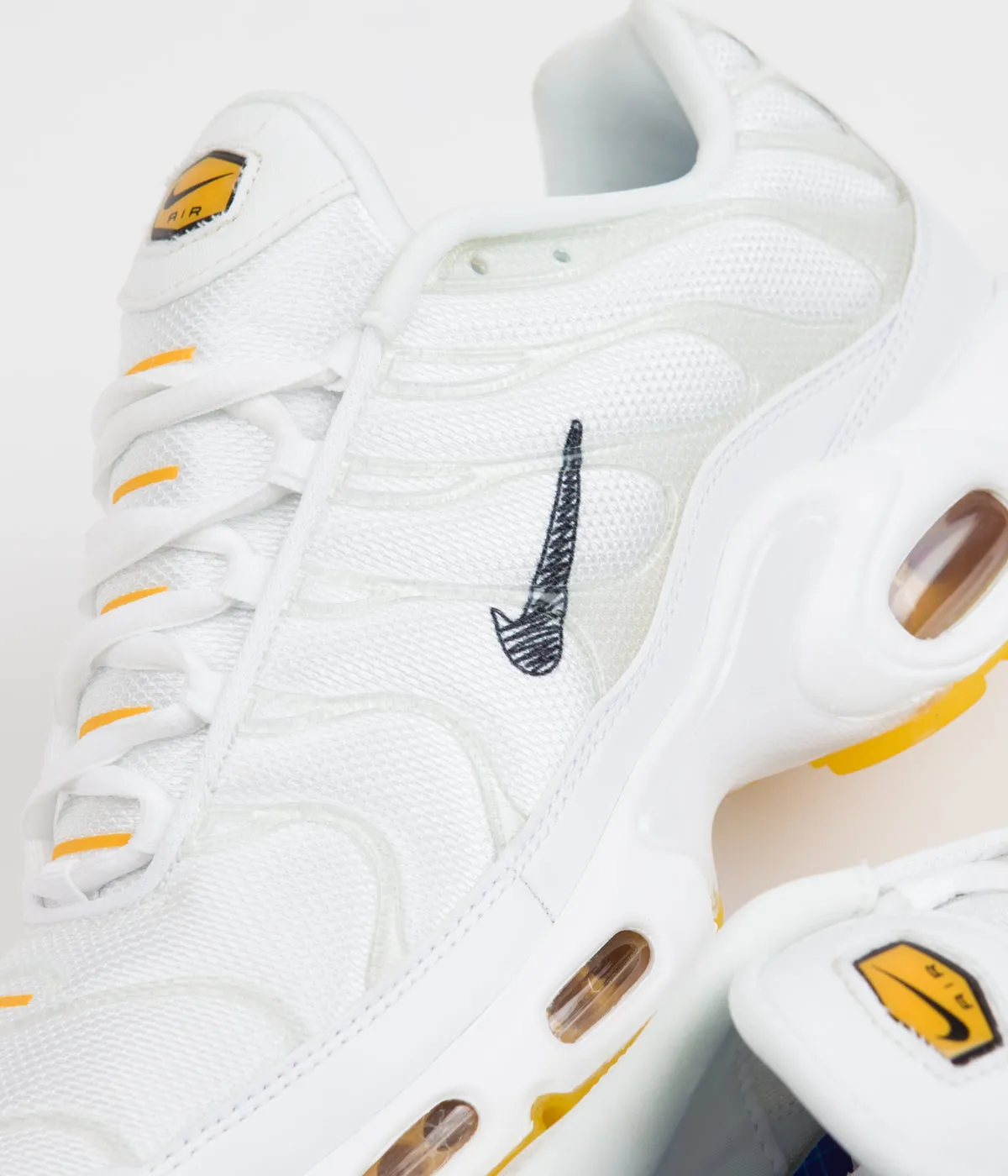 Nike Air Max Plus SE Shoes - Summit White / Black - White - White