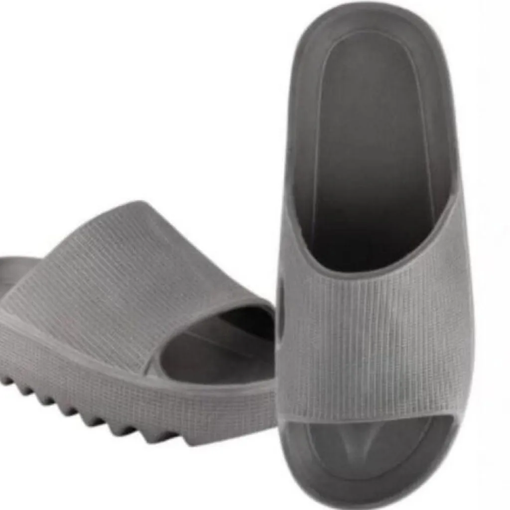 Relaxed Fashionable Solid Slide Flip Flops For Men