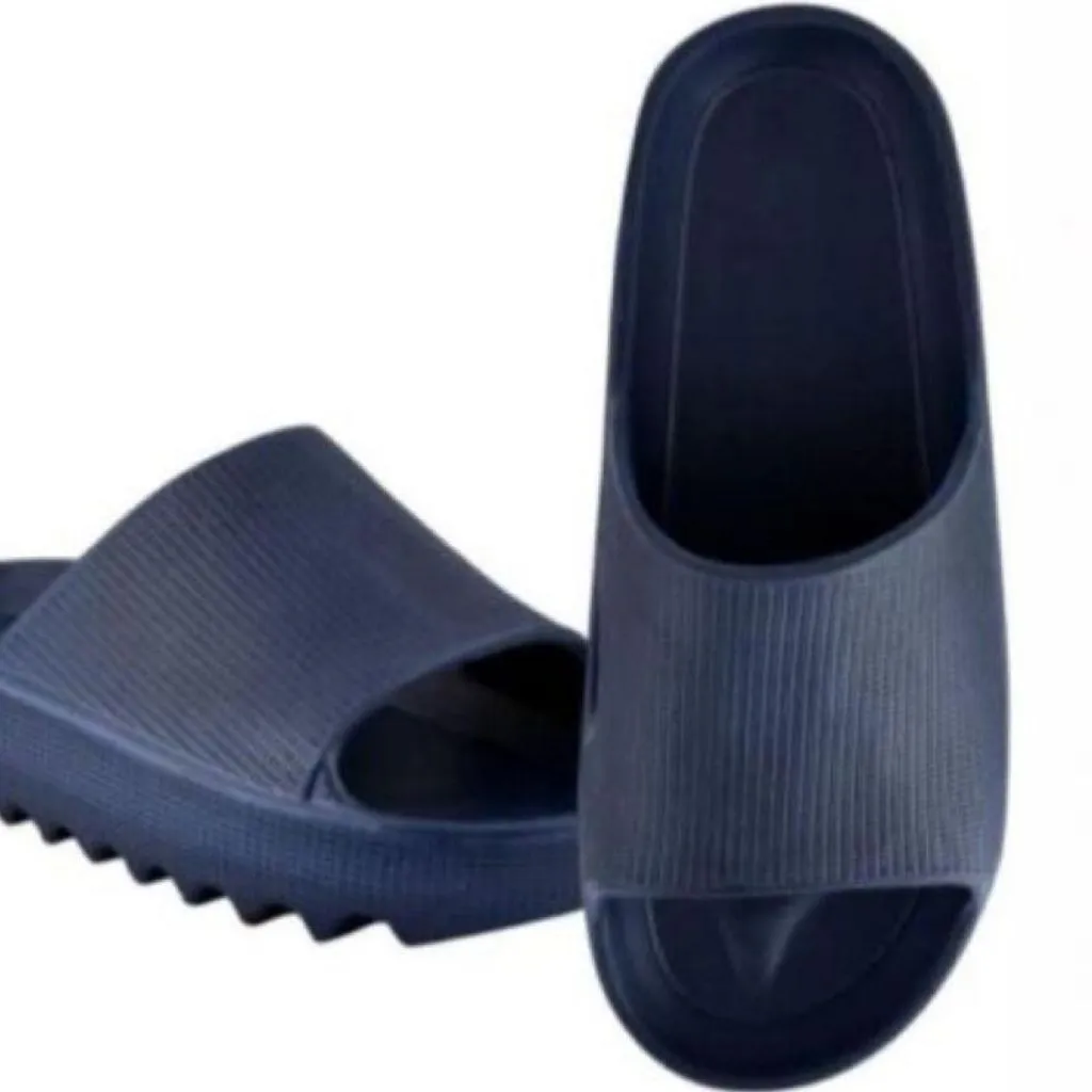 Relaxed Fashionable Solid Slide Flip Flops For Men